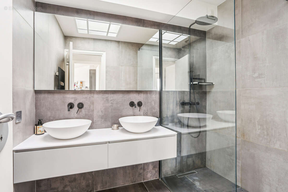 Appartement à CHARENTON-LE-PONT