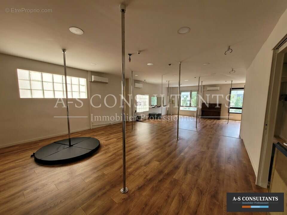 Commerce à LE PEAGE-DE-ROUSSILLON