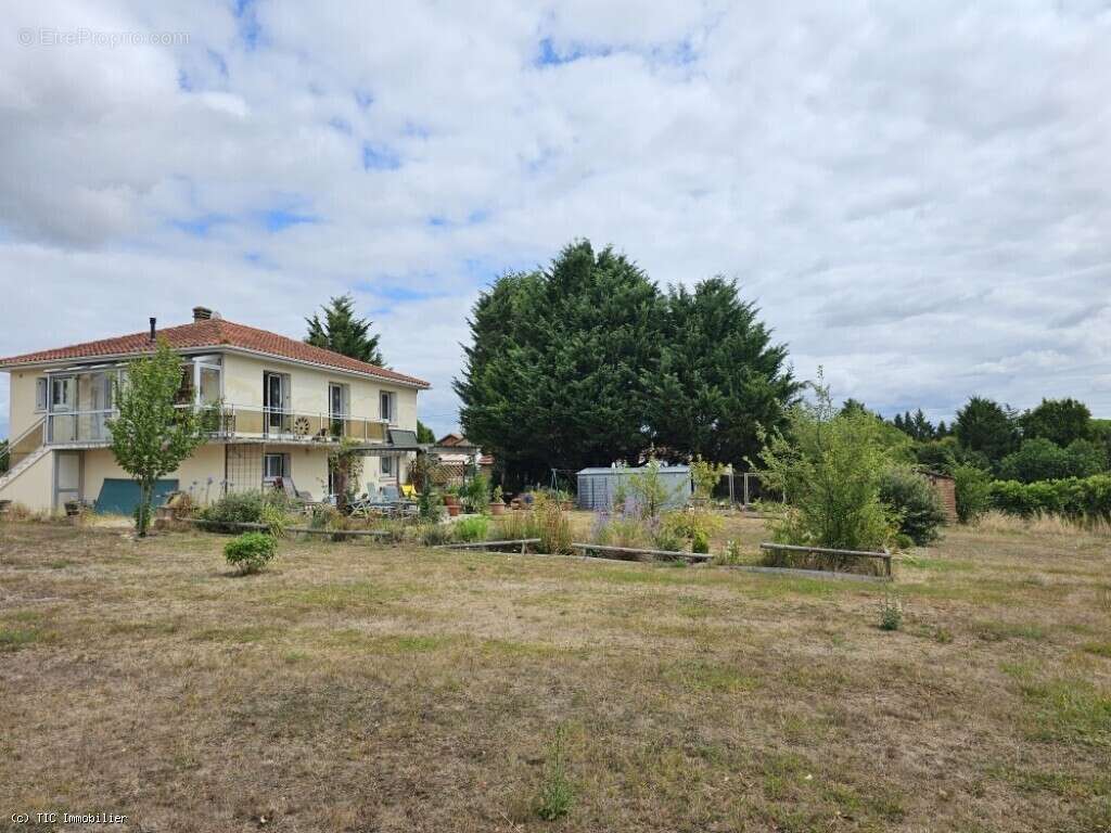 Maison à AUNAC