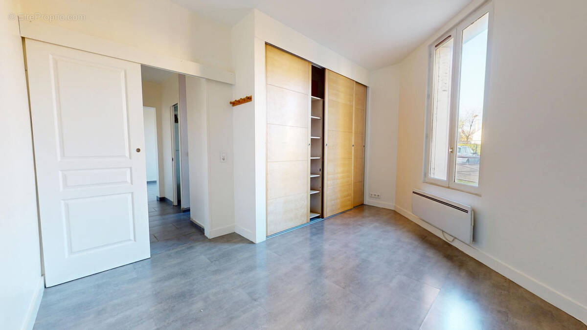 Appartement à LES PAVILLONS-SOUS-BOIS