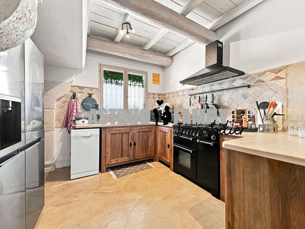 Aigues-mortes intra-muros - maison de charme de 106 m² - patio - appartement indépendant - photo 3