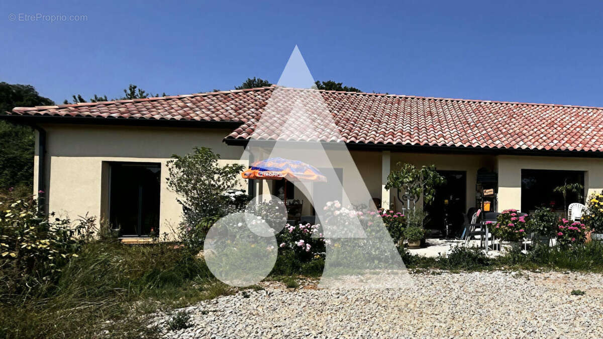 Maison à SAINT-PIERRE-LAFEUILLE