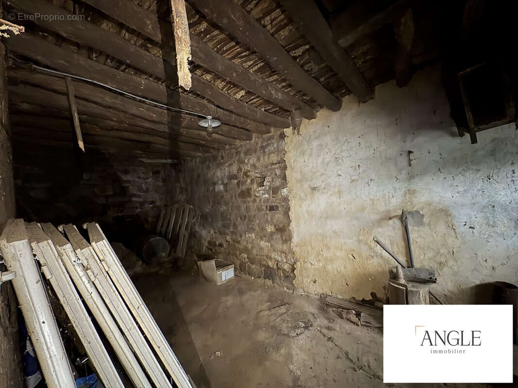 Maison à SAINT-CALAIS-DU-DESERT