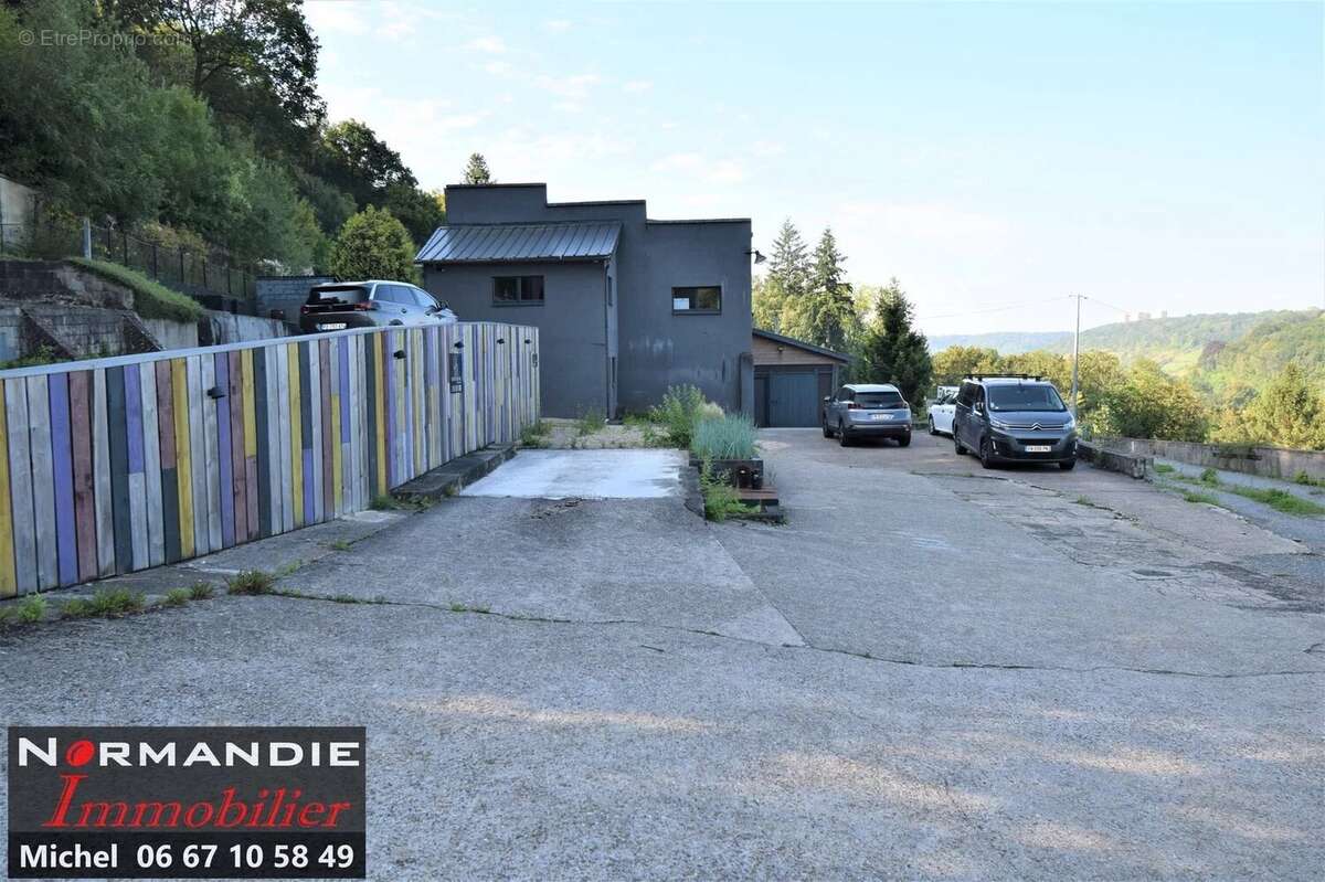 Commerce à RONCHEROLLES-SUR-LE-VIVIER