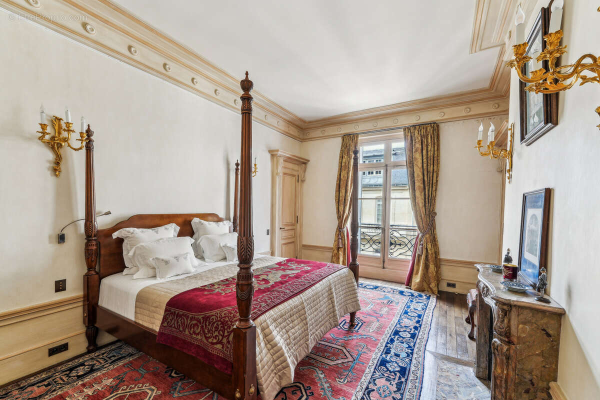 Appartement à PARIS-16E