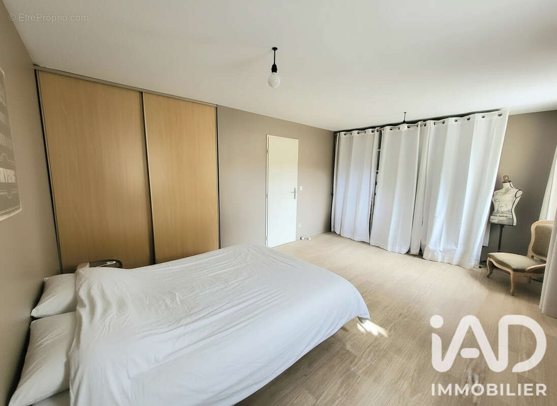 Maison 100 m² à Saint-Just-Saint-Rambert  - photo 6