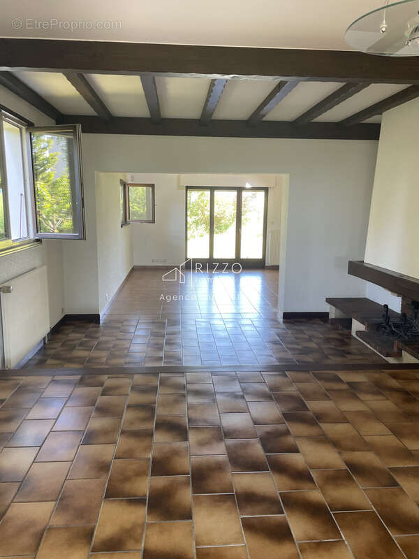 Maison à PREVESSIN-MOENS