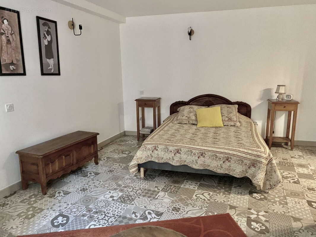 Maison à MONTOULIERS