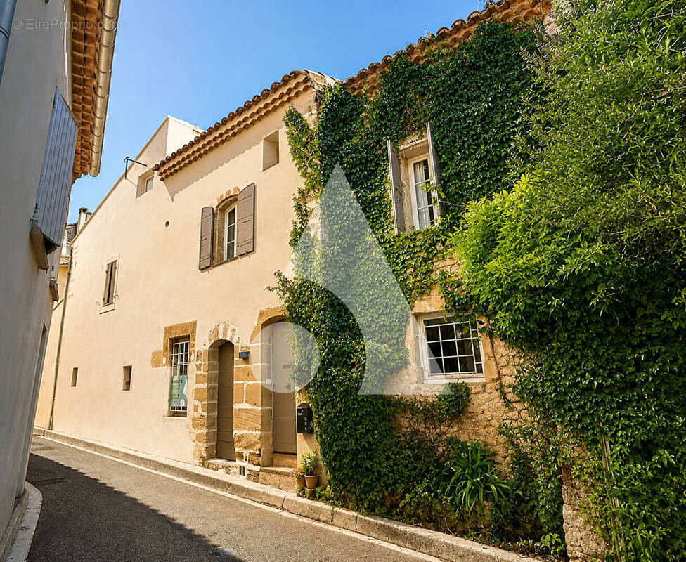 Maison à VENASQUE