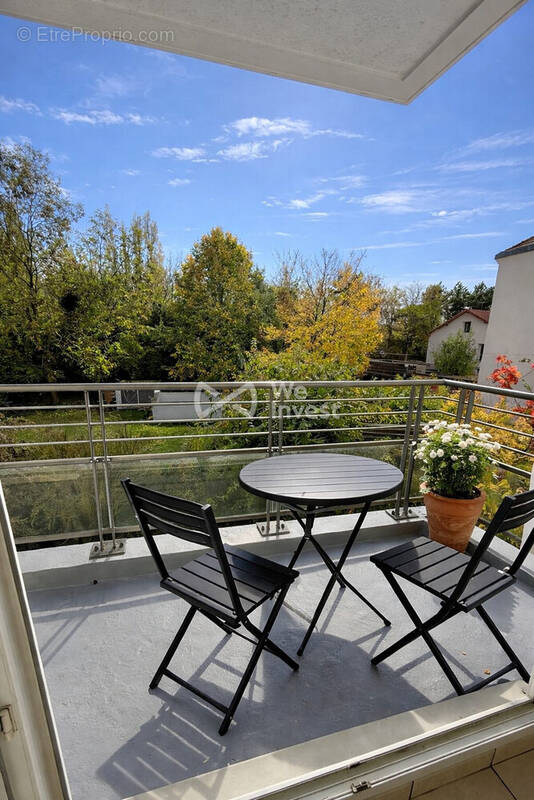 Appartement à VAUJOURS