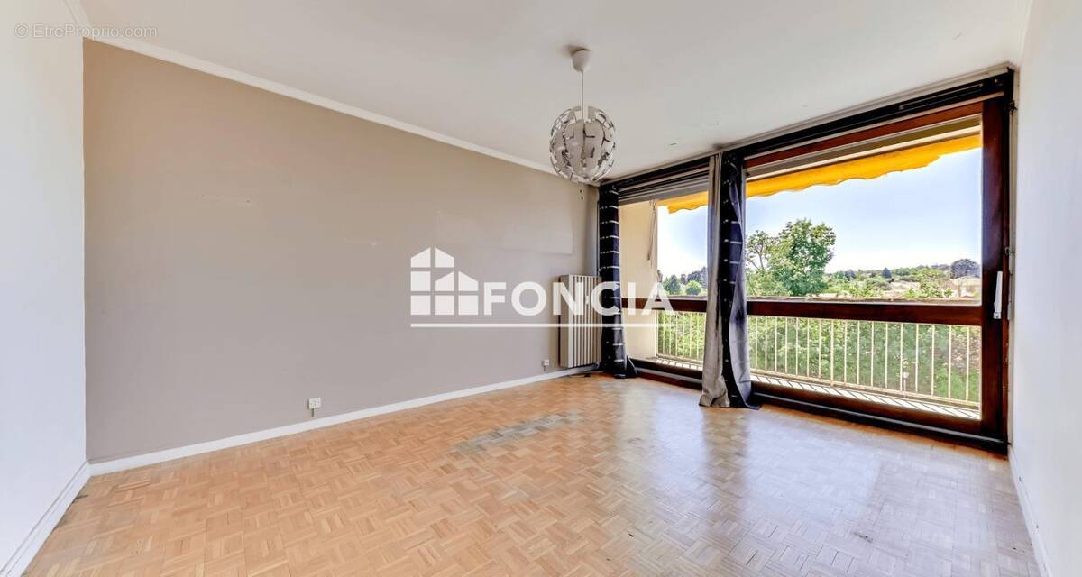 Appartement à SAINT-GENIS-LAVAL