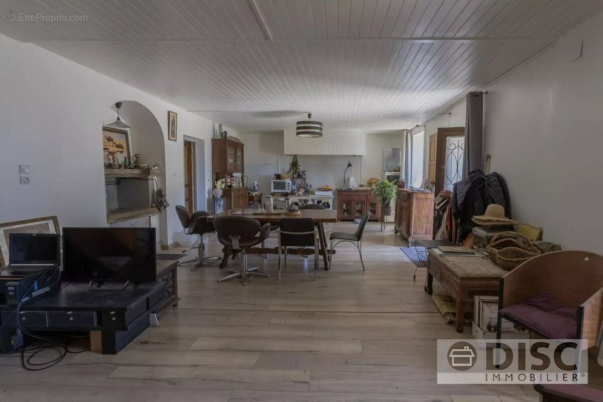 Charmant ensemble avec petite maison et dépendances. - photo 5