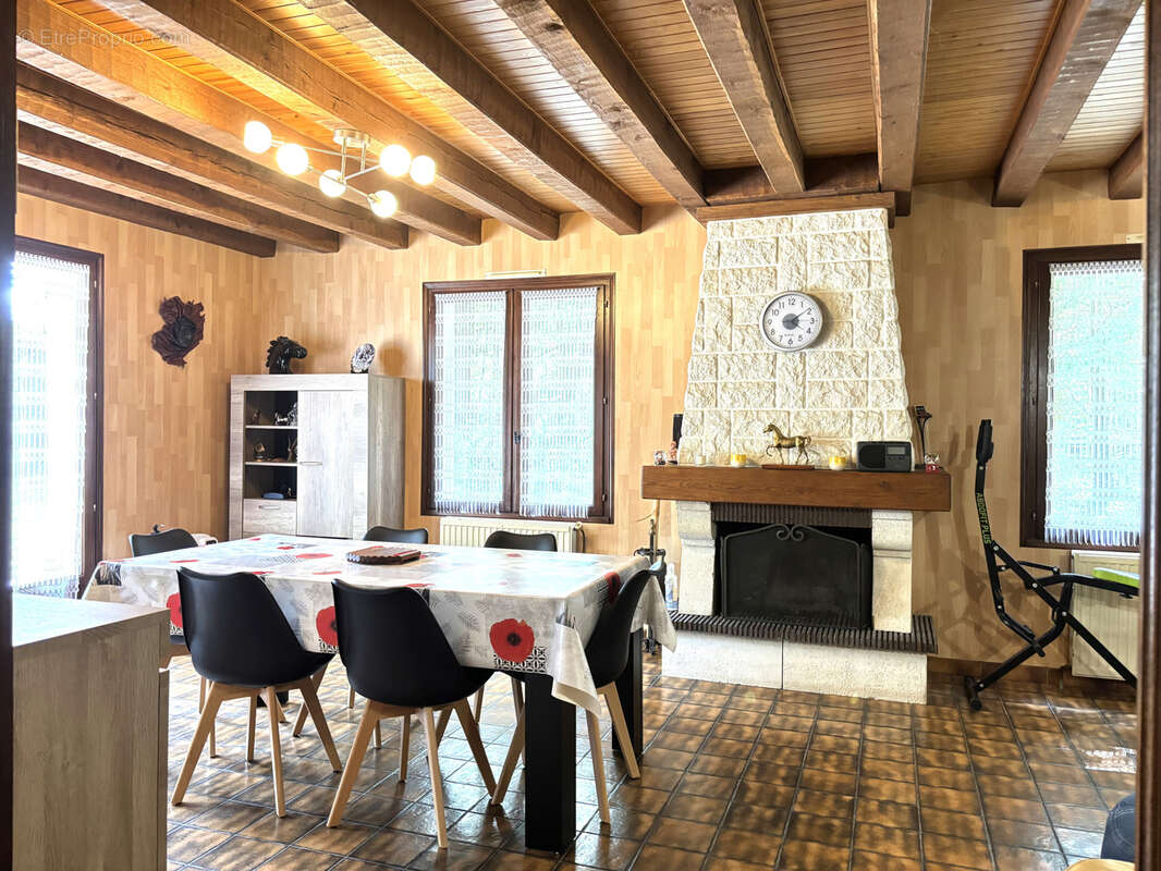 Maison à FOUCHEROLLES