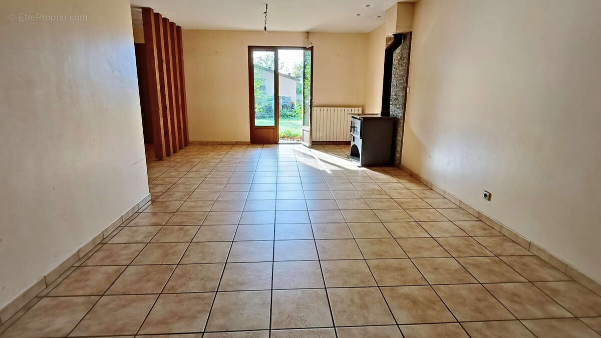 Maison à SAINT-CHRISTOLY-DE-BLAYE