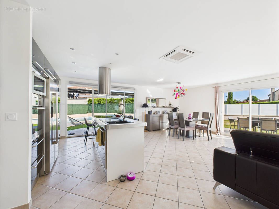 Maison à VEAUCHETTE