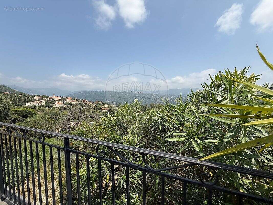 Maison à CHATEAUNEUF-VILLEVIEILLE