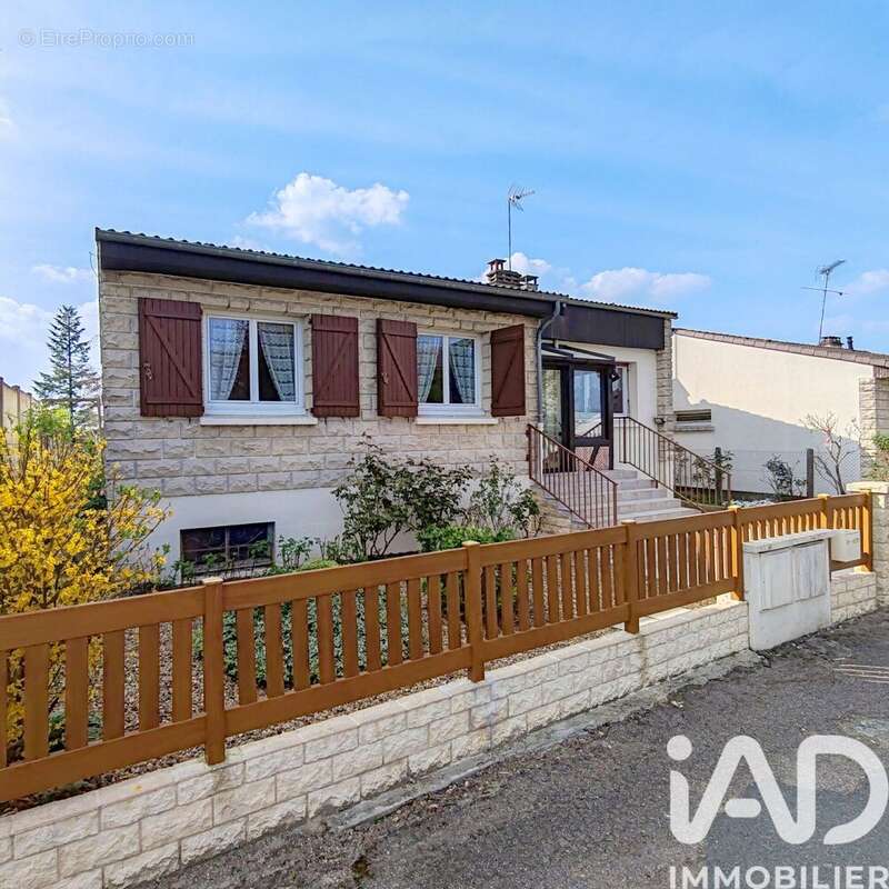 Photo 2 - Maison à LA CHAPELLE-SAINT-MESMIN