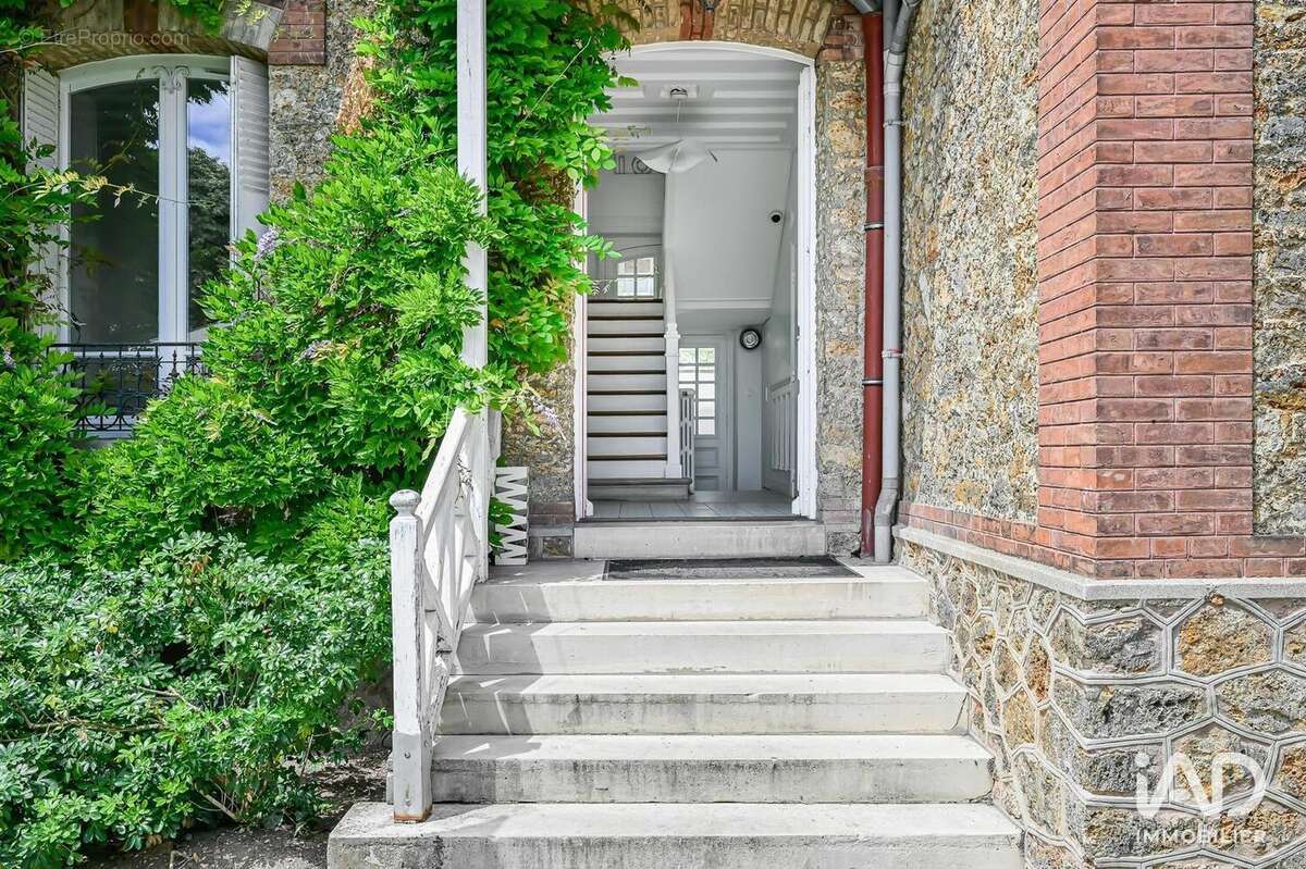 Photo 3 - Commerce à SAINT-MAUR-DES-FOSSES