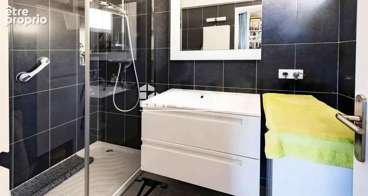 MENTON – GARAVAN  RARE OPPORTUNITÉ Appartement 2 Pièces Traversant, possibilité transformation en trois piéces Dernier Étage, Vu - photo 4