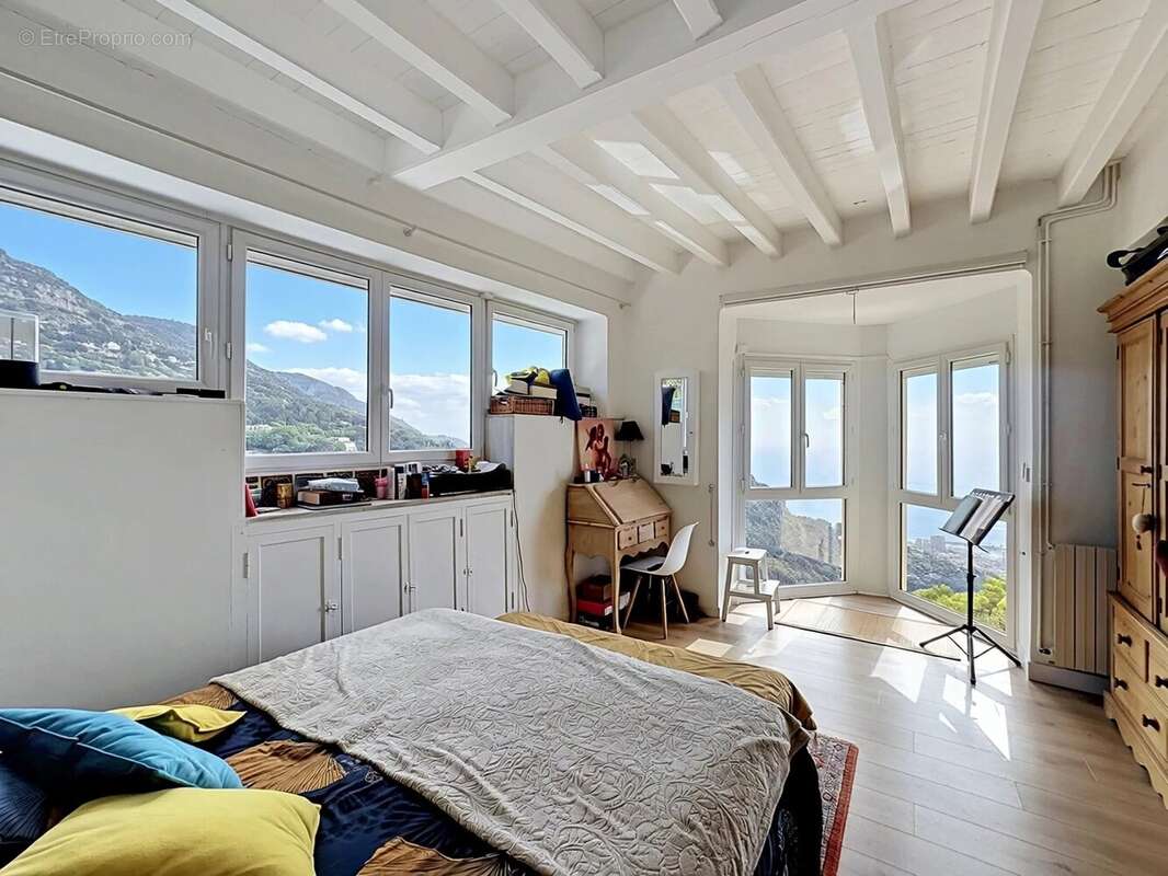 Appartement à LA TURBIE