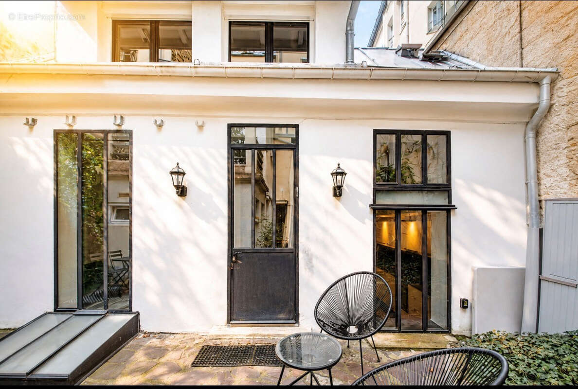 Appartement à PARIS-14E
