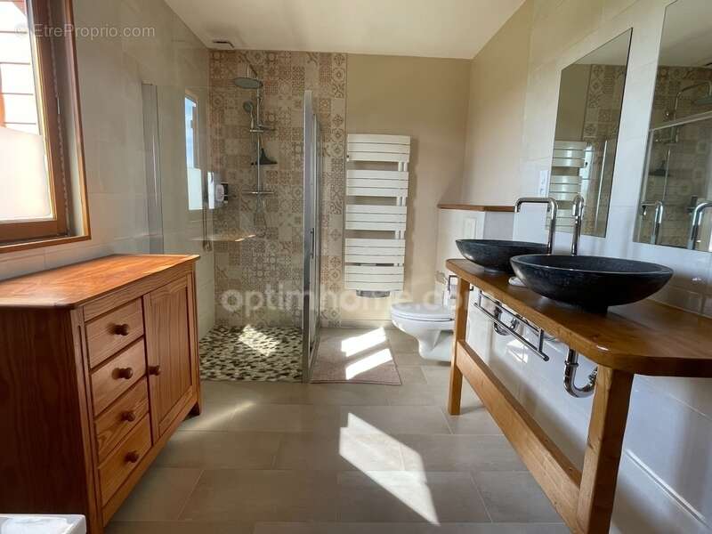 Maison à SAINT-ETIENNE-DE-FURSAC