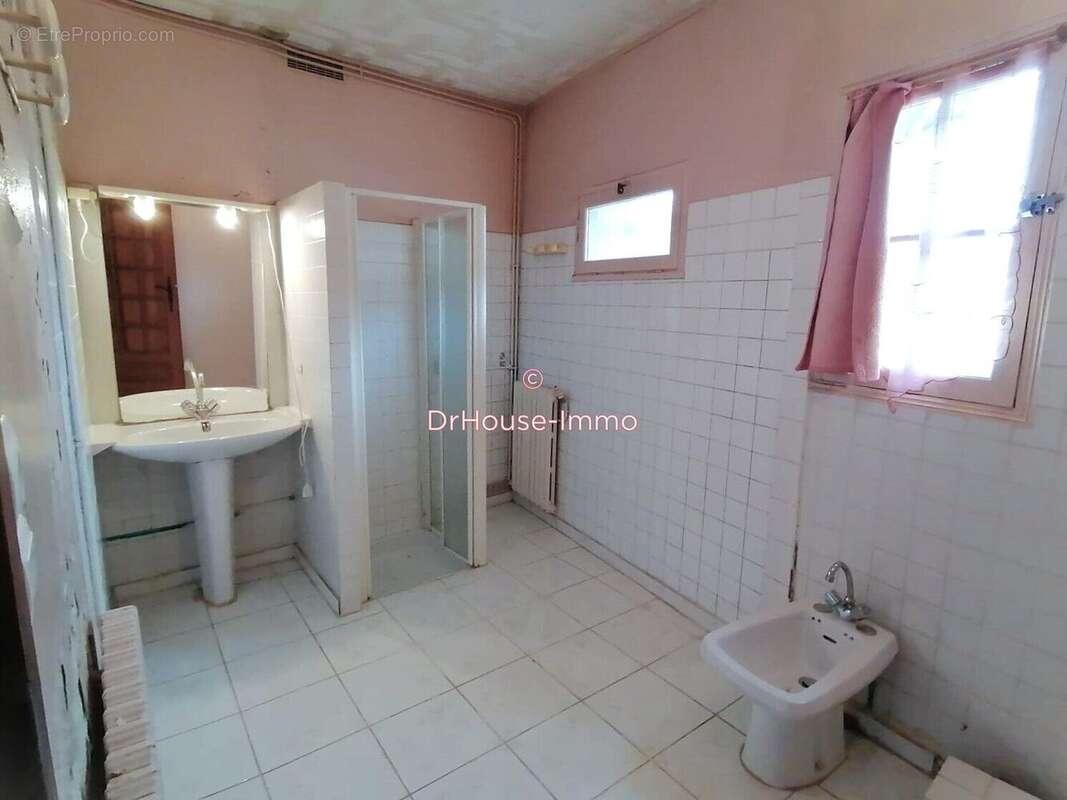 Maison à LES ARTIGUES-DE-LUSSAC