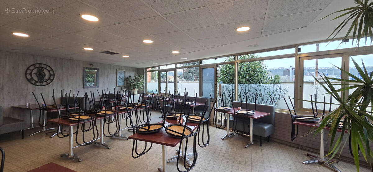 Commerce à LES MUREAUX