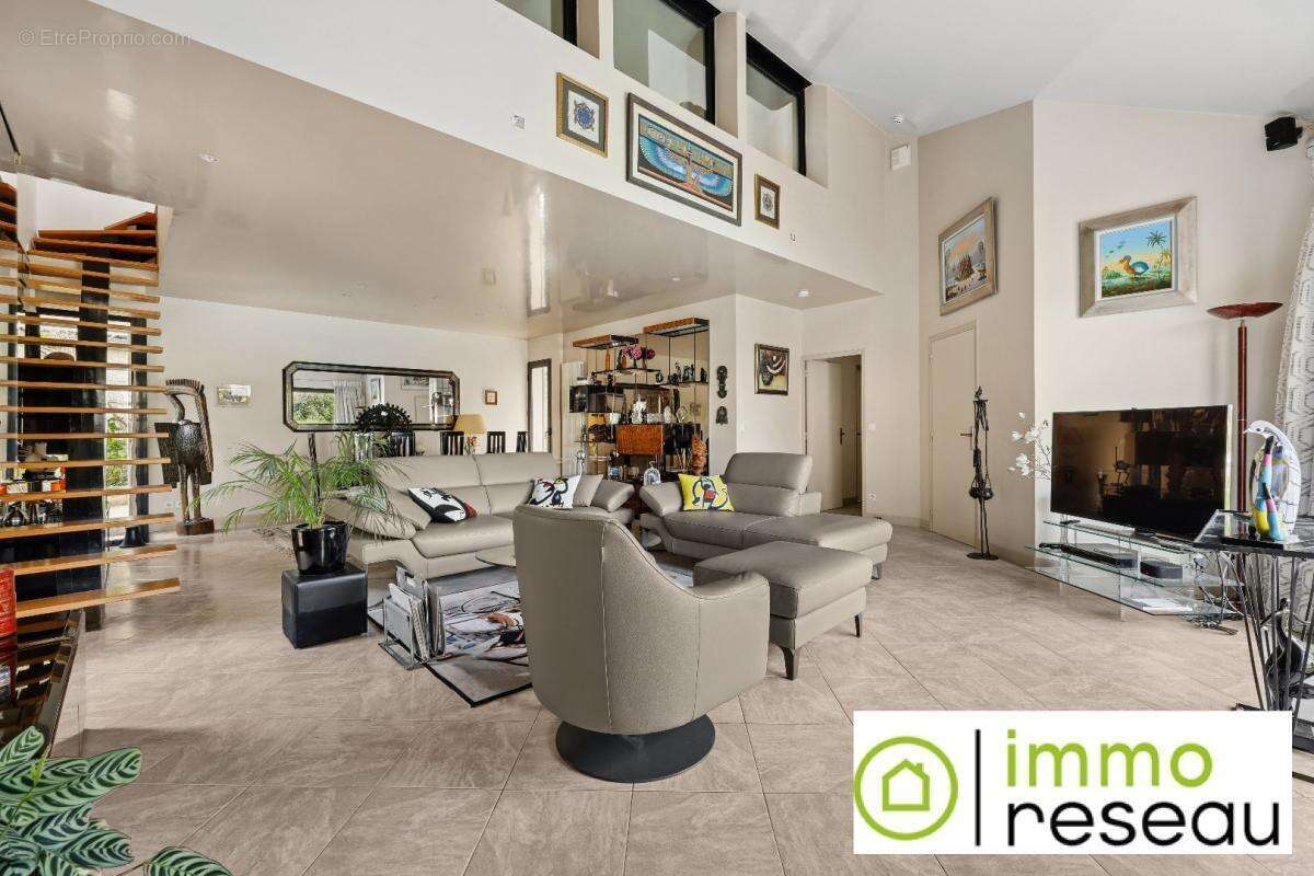 Maison à VILLENEUVE-LE-ROI