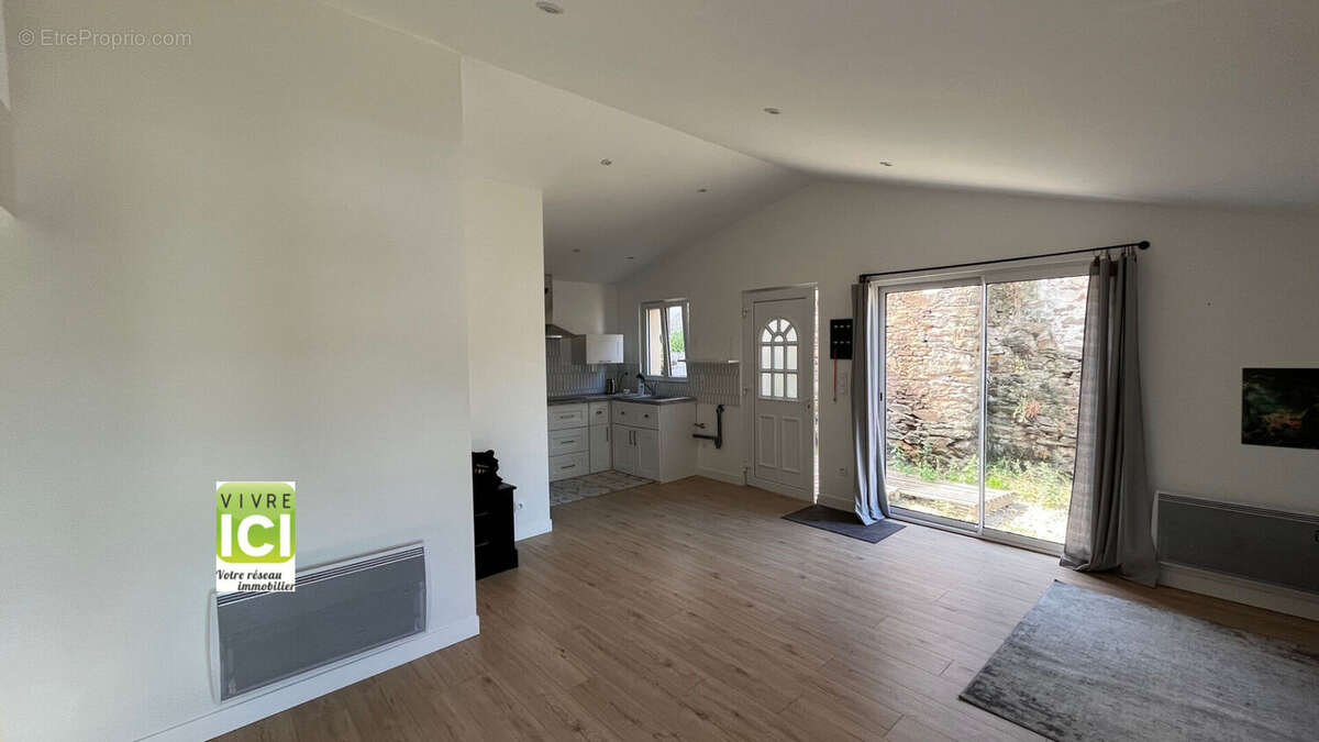 Maison à LA CHAPELLE-BASSE-MER