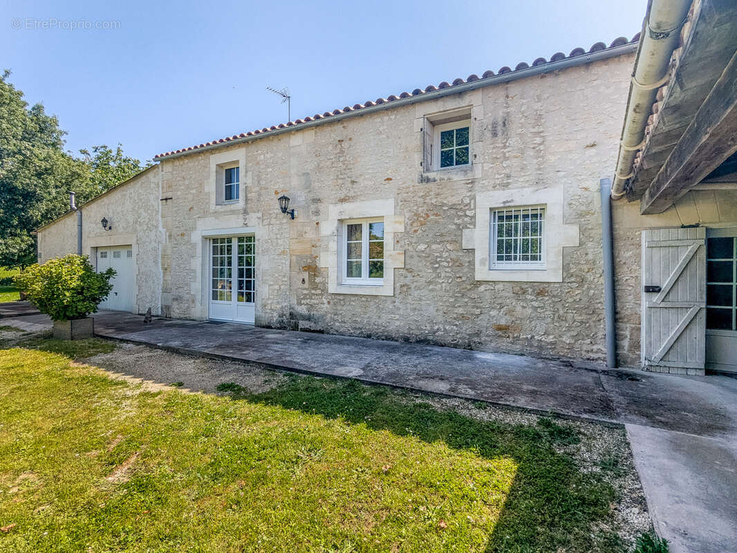 Maison 131 m2, potentiel 250 m2, garage, terrain constructible 3200 m2 - photo 14