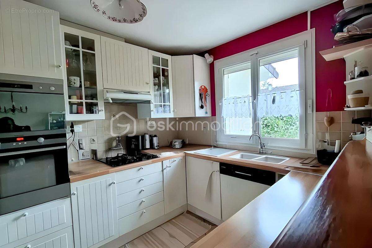 Maison traditionnelle au cœur de Saint-Arnoult-en-Yvelines : calme et espace garantis ! - photo 3