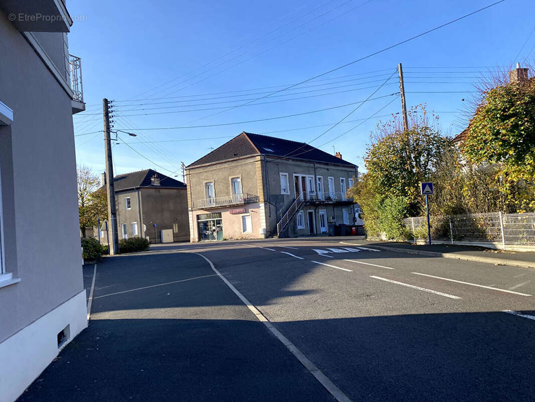 Commerce à MONTCEAU-LES-MINES