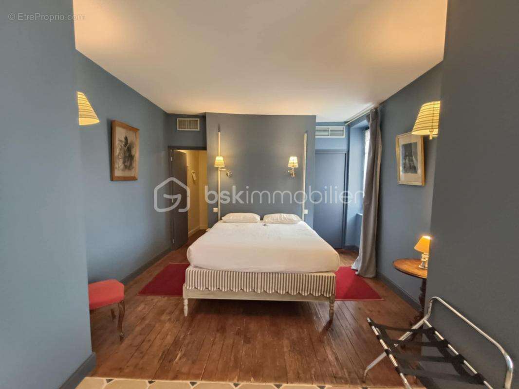 Commerce à SARLAT-LA-CANEDA