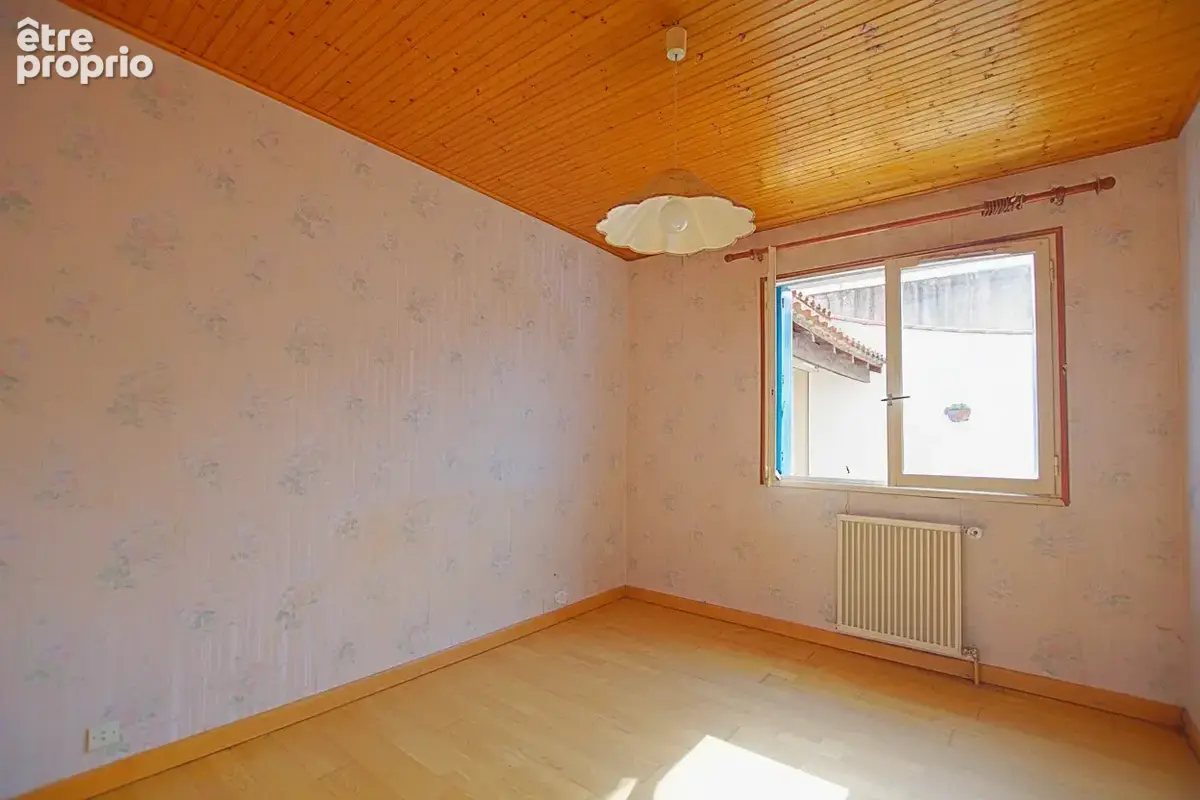 Maison de plain-pied de 100 m2 avec garage et jardin   Fort potentiel - photo 6