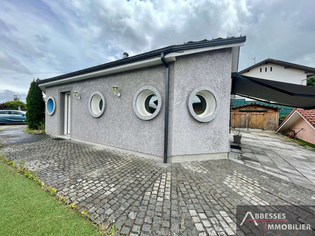 EN EXCLUSIVITÉ : SAINT NABORD - Pavillon de plain pied avec terrasse et garage - photo 17