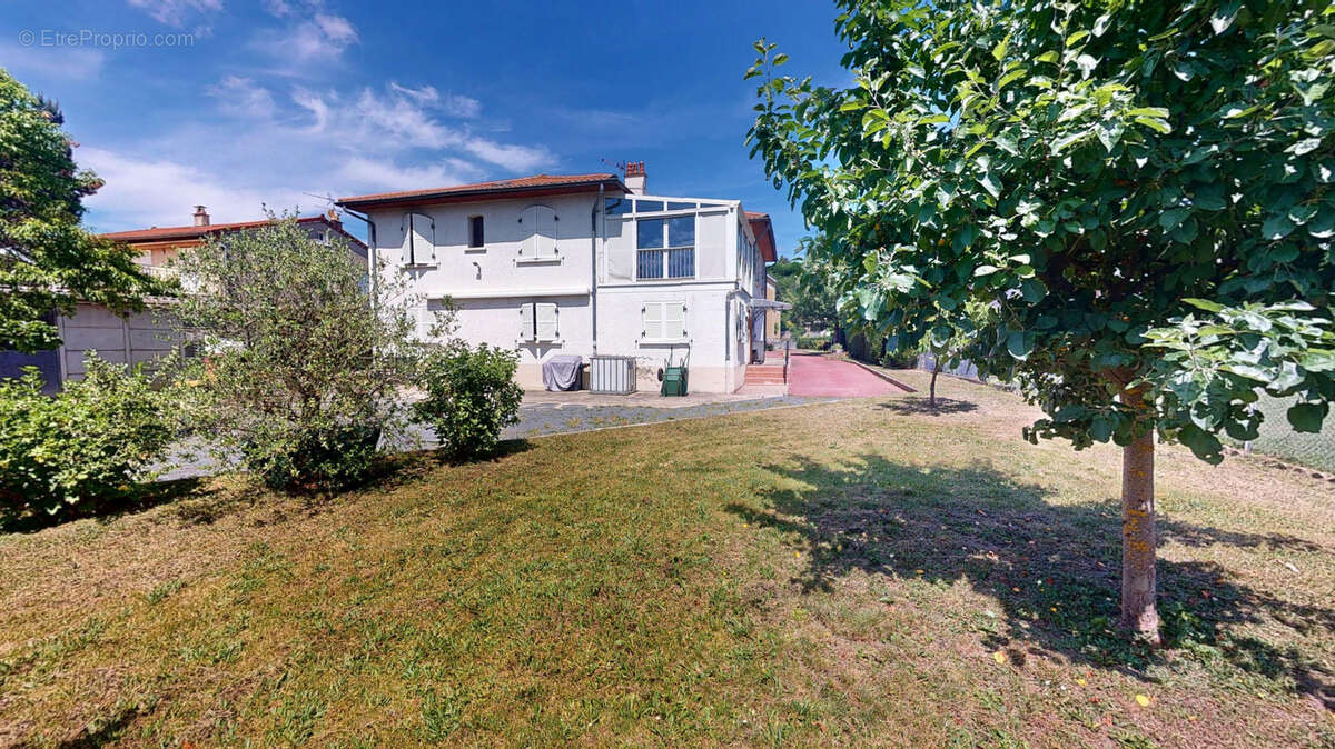 Maison à BRIVES-CHARENSAC