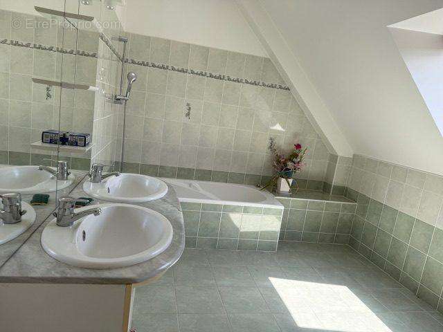 Maison à SAINT-JOUAN-DES-GUERETS