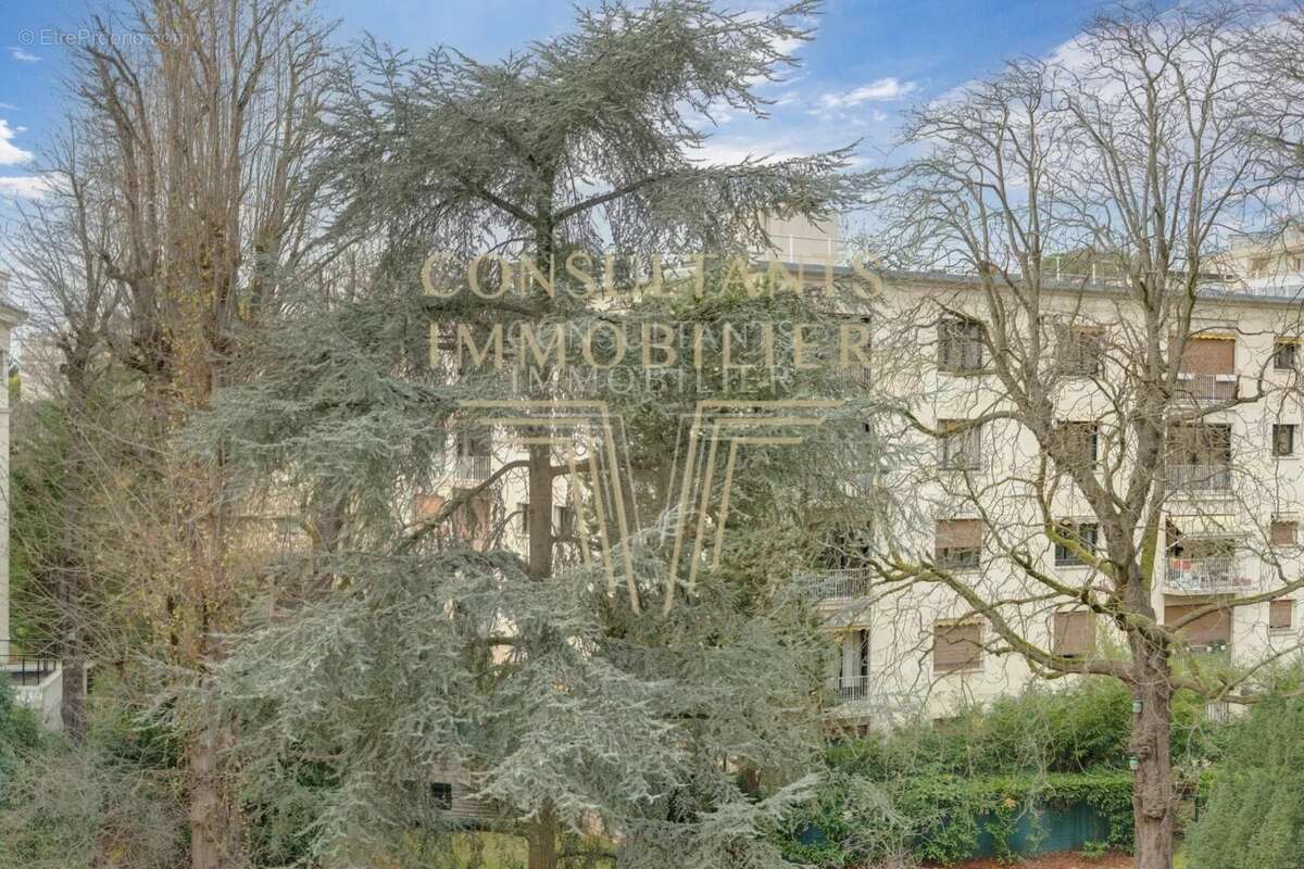 Appartement à NEUILLY-SUR-SEINE