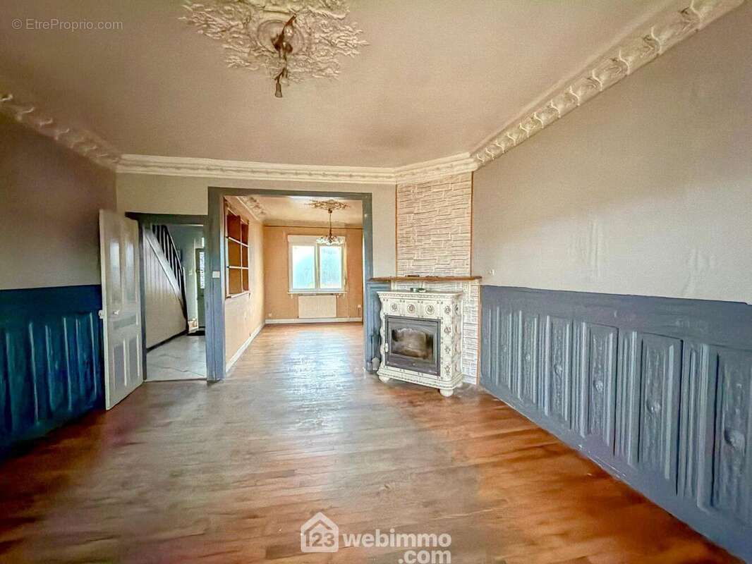 Salon et séjour - Maison à DOULCON