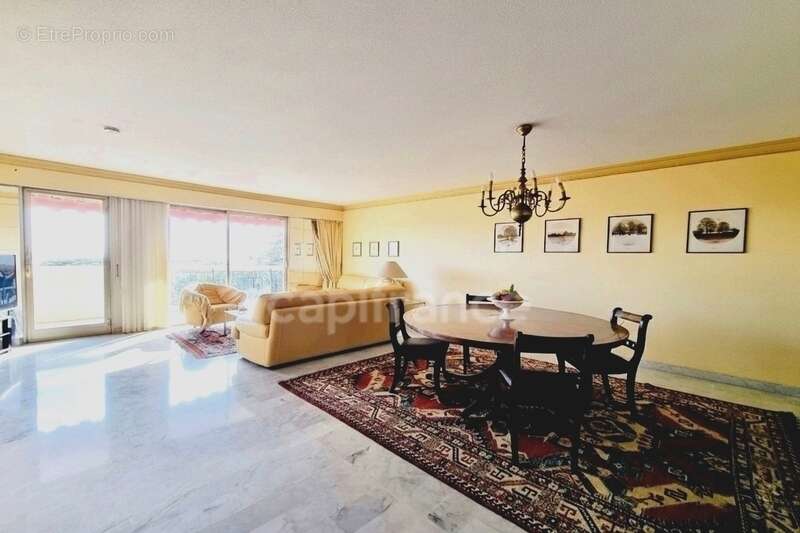Appartement à VALLAURIS