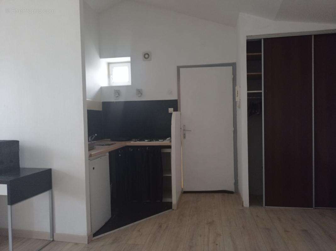 Appartement à BAGNOLS-SUR-CEZE