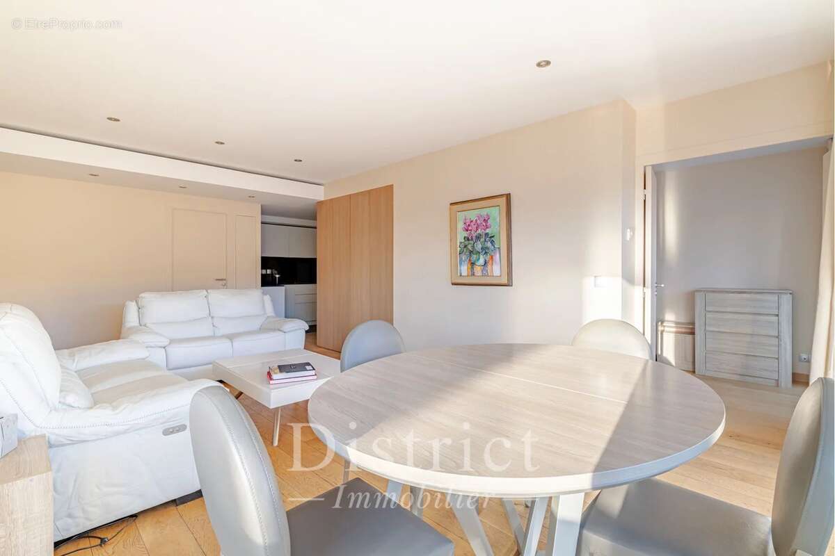 Appartement à PARIS-7E