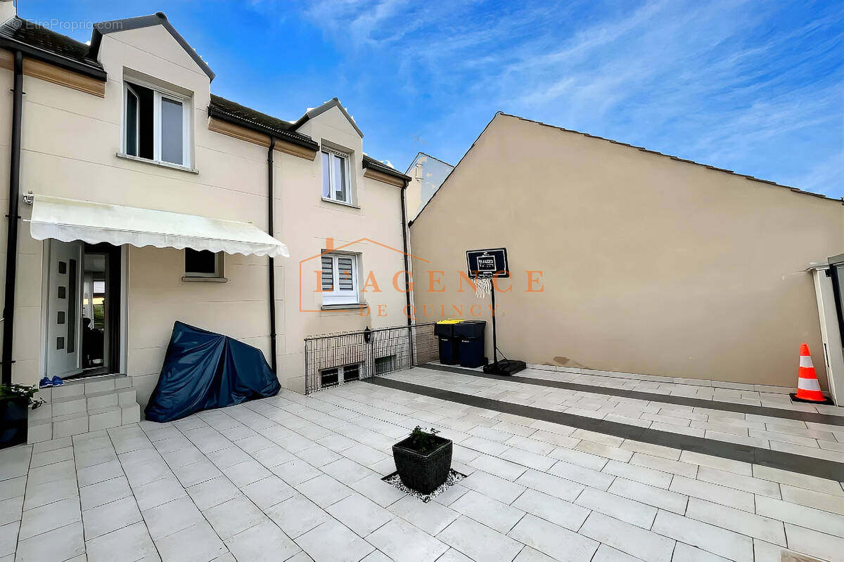 Maison à CONGIS-SUR-THEROUANNE