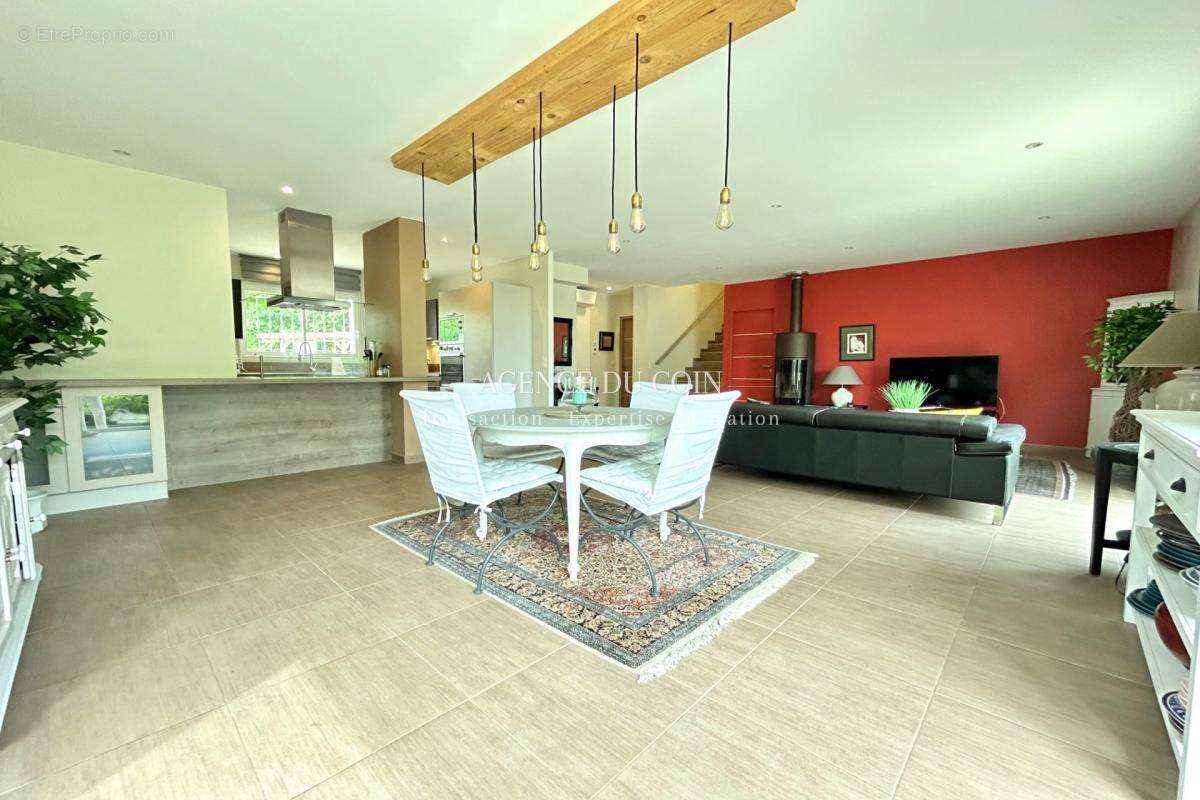 Maison à FIGANIERES