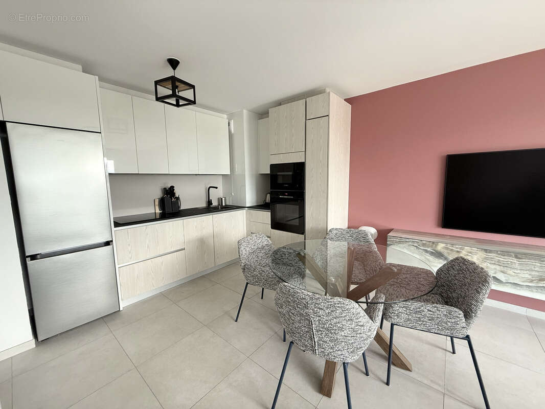 Appartement à SAINT-LAURENT-DU-VAR