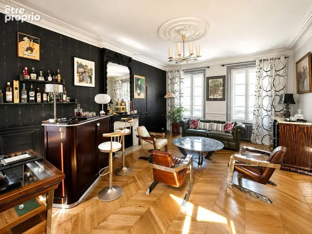 Belle propriété de caractère avec maison, piscine, local professionnel et annexes, sur 1309 m² - photo 3
