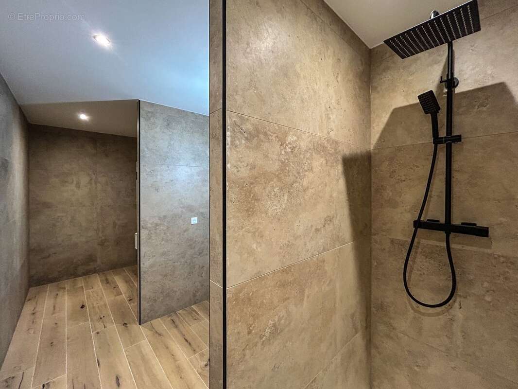 À vendre – Magnifique appartement T4 traversant de 196,16 m² au sol à Viuz-en-Sallaz - photo 8