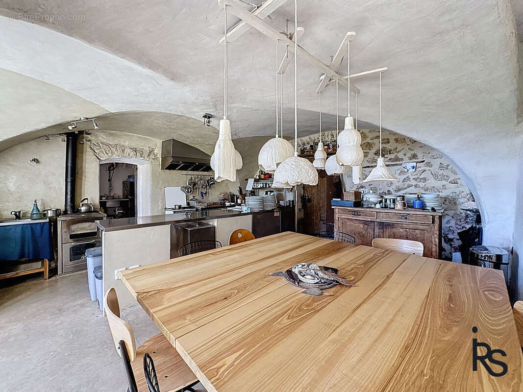 une maison ardéchoise rénovée de 261 m2 habitables, avec 4600 m2 de jardin en terrasses. - photo 5