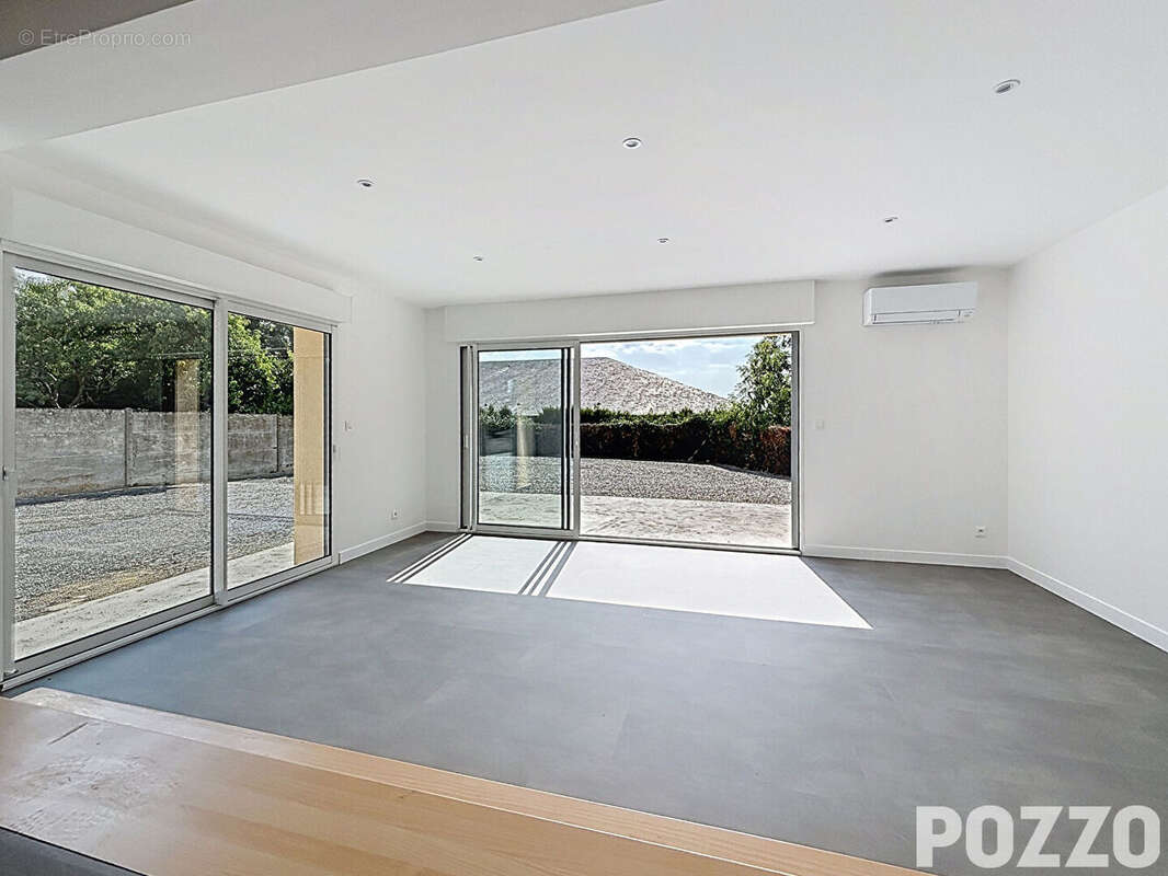A Vendre - Avranches centre - Appartement rez-de-chaussée - 5 pièce(s) 137,64 m² - terrasse et parking - photo 2